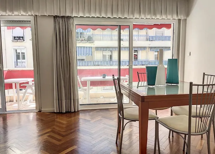 1 Bedroom Latour Maubourg Riviera 245 *